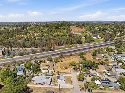564 Rolling Hills Rd, Vista, CA 92083 photo 4