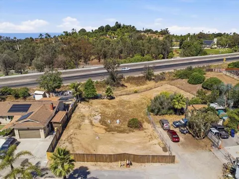 564 Rolling Hills Rd, Vista, CA 92083 photo 3