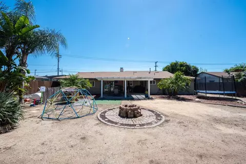 Exterior - 2094 Thibodo Ct, Vista, CA 92081 photo 4 of 13