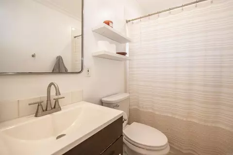 Bath - 2094 Thibodo Ct, Vista, CA 92081 photo 4 of 5