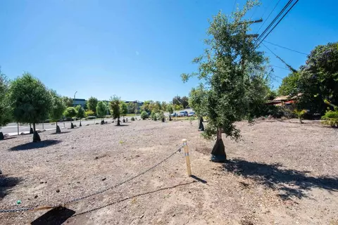 Exterior - 2094 Thibodo Ct, Vista, CA 92081 photo 7 of 13