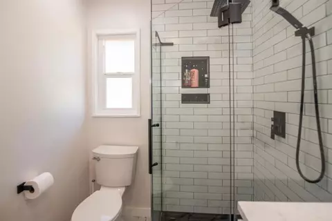 Bath - 2094 Thibodo Ct, Vista, CA 92081 photo 3 of 5