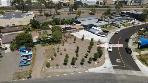View/Area - 2094 Thibodo Ct, Vista, CA 92081 photo 1 of 4