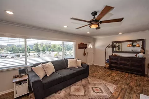 Living - 2094 Thibodo Ct, Vista, CA 92081 photo 2 of 8