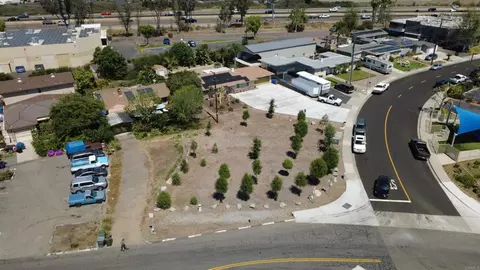 View/Area - 2094 Thibodo Ct, Vista, CA 92081 photo 2 of 4
