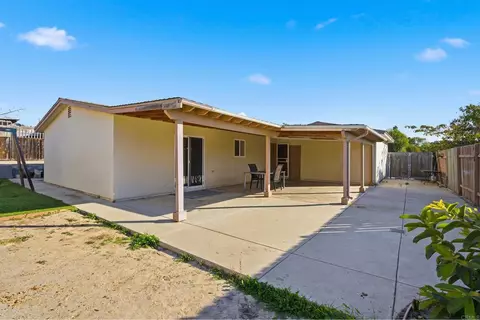 Exterior - 4062 Lewis St, Oceanside, CA 92056 photo 6 of 7