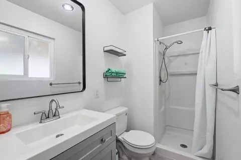 Bath - 4062 Lewis St, Oceanside, CA 92056 photo 2 of 2