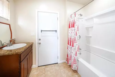 Bath - 131 Ransom Hill Ln, Ramona, CA 92065 photo 2 of 3