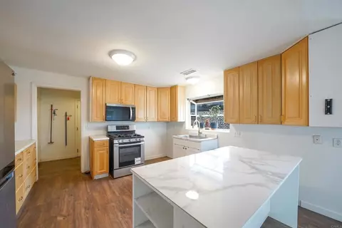 Kitchen - 131 Ransom Hill Ln, Ramona, CA 92065 photo 2 of 4