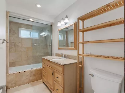 Bath - 852 Dewitt Ave, Encinitas, CA 92024 photo 4 of 4