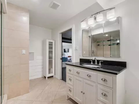 Bath - 852 Dewitt Ave, Encinitas, CA 92024 photo 3 of 4