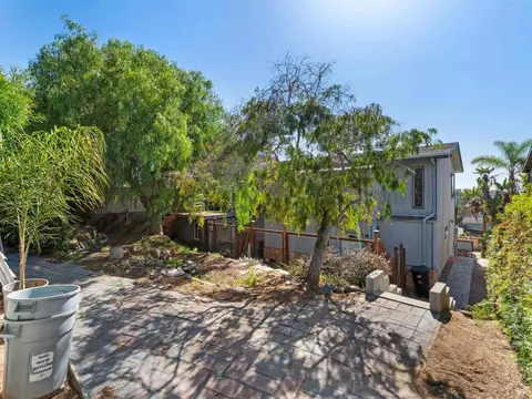Exterior - 852 Dewitt Ave, Encinitas, CA 92024 photo 2 of 7