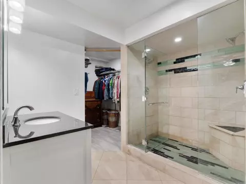 Bath - 852 Dewitt Ave, Encinitas, CA 92024 photo 2 of 4