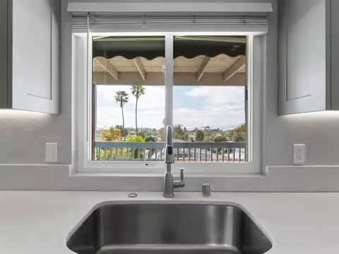 Kitchen - 852 Dewitt Ave, Encinitas, CA 92024 photo 3 of 4