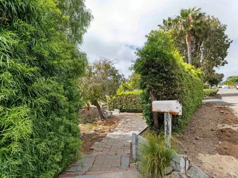 Exterior - 852 Dewitt Ave, Encinitas, CA 92024 photo 3 of 7