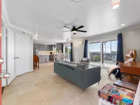 Entry Way - 852 Dewitt Ave, Encinitas, CA 92024 photo 1 of 2