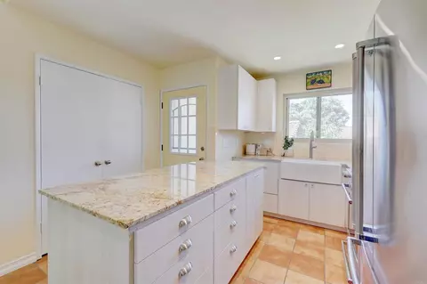 Kitchen - 1982 Fairlee Dr, Encinitas, CA 92024 photo 5 of 9