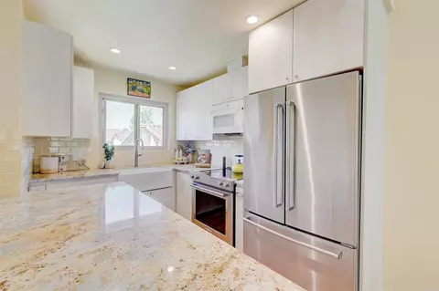 Kitchen - 1982 Fairlee Dr, Encinitas, CA 92024 photo 6 of 9