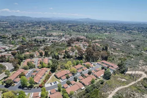 View/Area - 1982 Fairlee Dr, Encinitas, CA 92024 photo 8 of 9