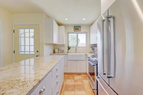 Kitchen - 1982 Fairlee Dr, Encinitas, CA 92024 photo 2 of 9