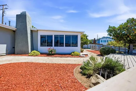 Exterior - 421 Hillcrest Ln, Fallbrook, CA 92028 photo 7 of 11
