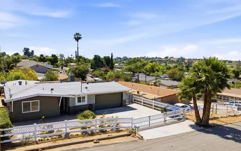 View/Area - 421 Hillcrest Ln, Fallbrook, CA 92028 photo 1 of 5