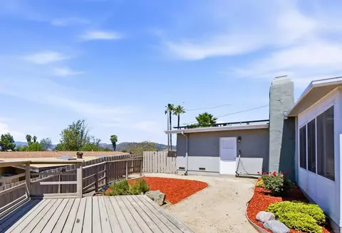 Exterior - 421 Hillcrest Ln, Fallbrook, CA 92028 photo 10 of 11