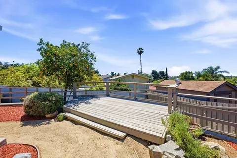 Exterior - 421 Hillcrest Ln, Fallbrook, CA 92028 photo 9 of 11