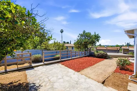 Exterior - 421 Hillcrest Ln, Fallbrook, CA 92028 photo 4 of 11