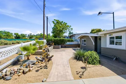 421 Hillcrest Ln, Fallbrook, CA 92028