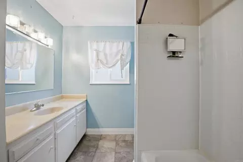 Bath - 421 Hillcrest Ln, Fallbrook, CA 92028 photo 2 of 2