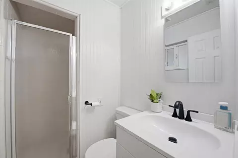 Bath - 421 Hillcrest Ln, Fallbrook, CA 92028 photo 1 of 2
