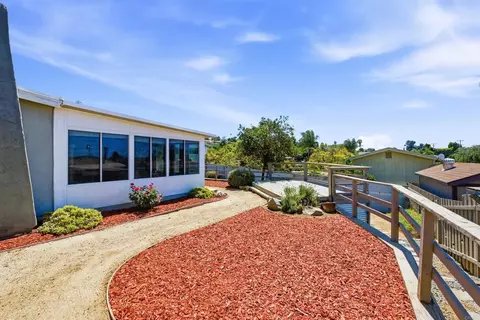Exterior - 421 Hillcrest Ln, Fallbrook, CA 92028 photo 8 of 11