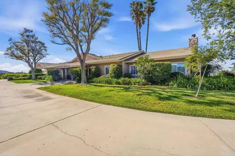 18131 Traylor Rd, Ramona, CA 92065