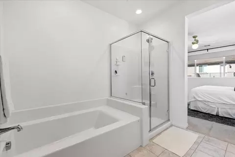 Bath - 39665 Foxtail Dr, Temecula, CA 92591 photo 1 of 3