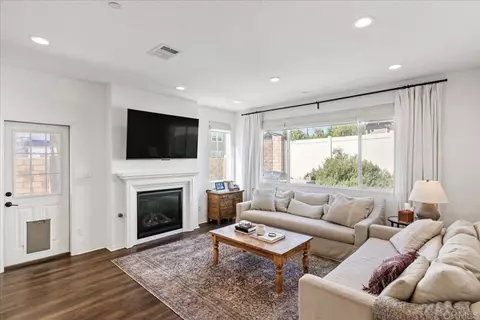 Living - 39665 Foxtail Dr, Temecula, CA 92591 photo 2 of 2