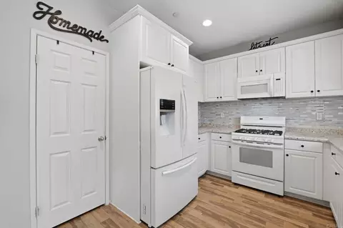 Kitchen - 35302 Brown Galloway Ln, Fallbrook, CA 92028 photo 1 of 3