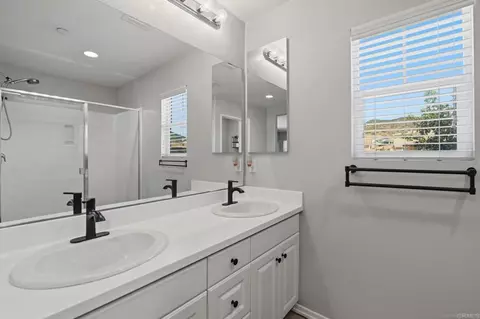 Bath - 35302 Brown Galloway Ln, Fallbrook, CA 92028 photo 2 of 2