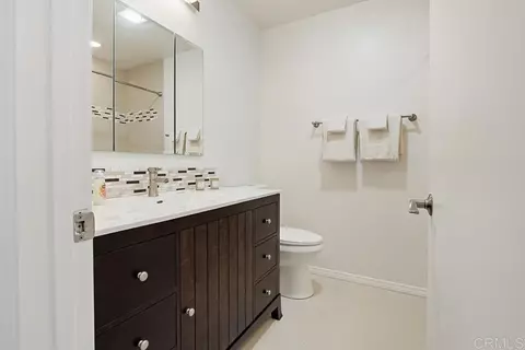 Bath - 2020 Coolngreen Ln, Encinitas, CA 92024 photo 2 of 5