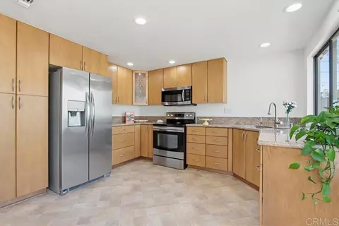 Kitchen - 2020 Coolngreen Ln, Encinitas, CA 92024 photo 2 of 5