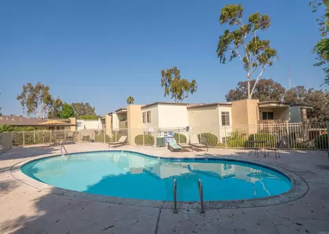 Exterior - 432 Edgehill Ln #79, Oceanside, CA 92054 photo 2 of 4