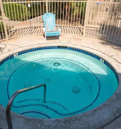 Exterior - 432 Edgehill Ln #79, Oceanside, CA 92054 photo 4 of 4