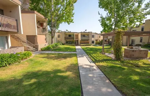Exterior - 432 Edgehill Ln #79, Oceanside, CA 92054 photo 1 of 4