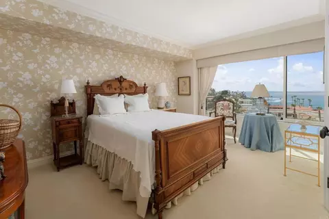 Bedroom - 939 Coast Blvd #10E, La Jolla, CA 92037 photo 7 of 8
