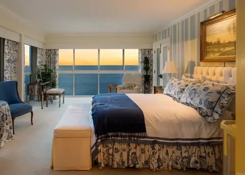 Bedroom - 939 Coast Blvd #10E, La Jolla, CA 92037 photo 4 of 8