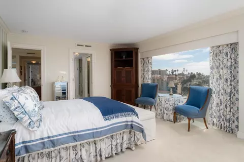 Bedroom - 939 Coast Blvd #10E, La Jolla, CA 92037 photo 5 of 8