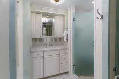 Bath - 939 Coast Blvd #10E, La Jolla, CA 92037 photo 3 of 4