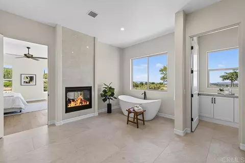 Bath - 3066 Via Montevina, Fallbrook, CA 92028 photo 4 of 6