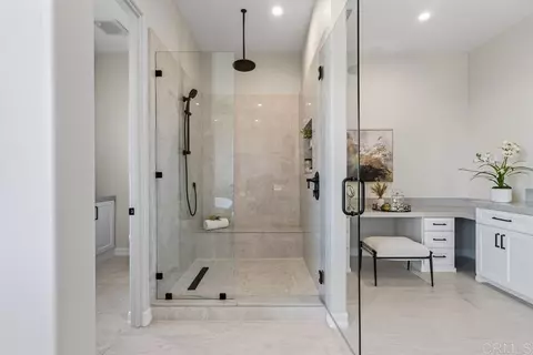 Bath - 3066 Via Montevina, Fallbrook, CA 92028 photo 3 of 6