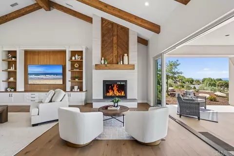 Living - 3066 Via Montevina, Fallbrook, CA 92028 photo 3 of 4